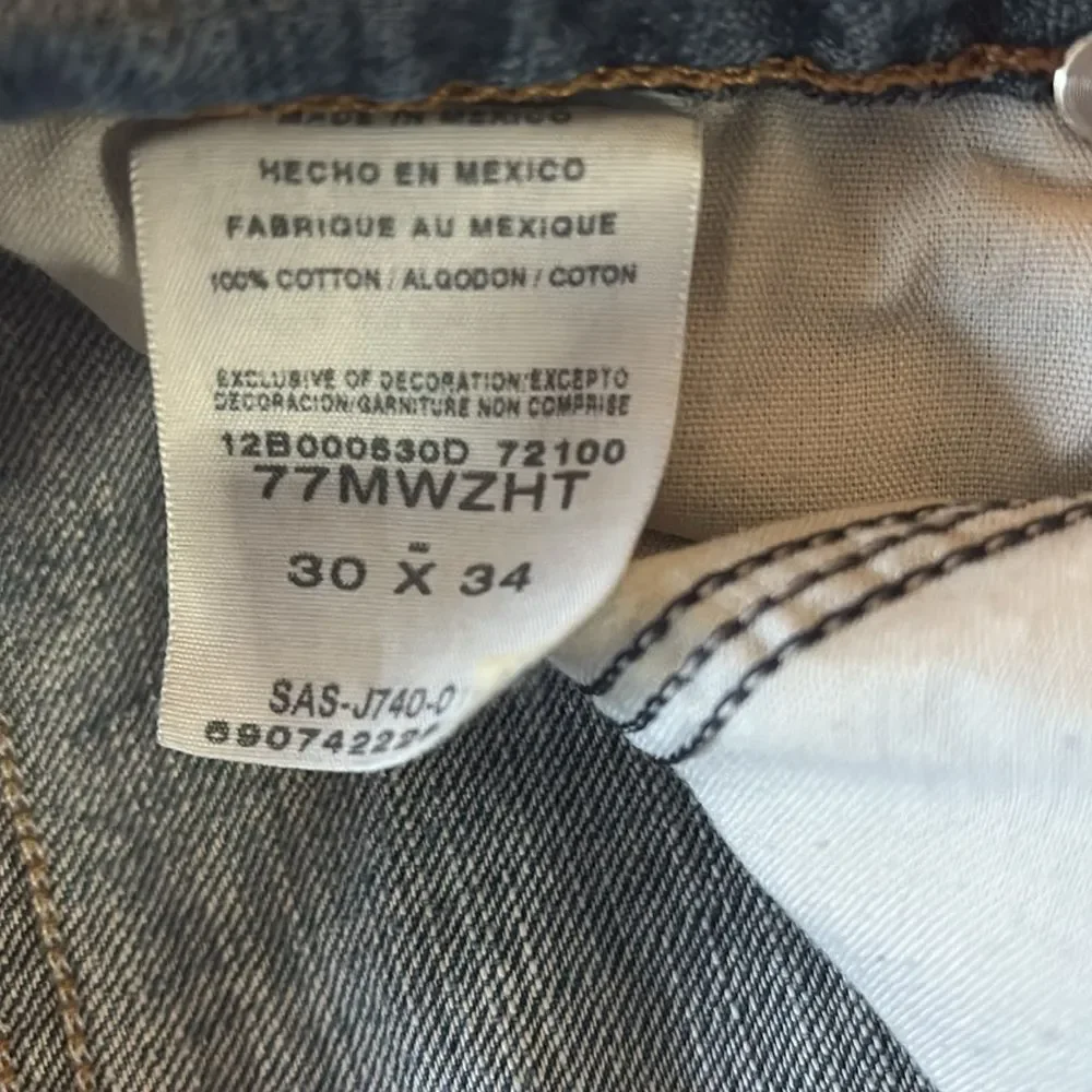 NWOT Wrangler slim bootcut distressed jeans 30/34